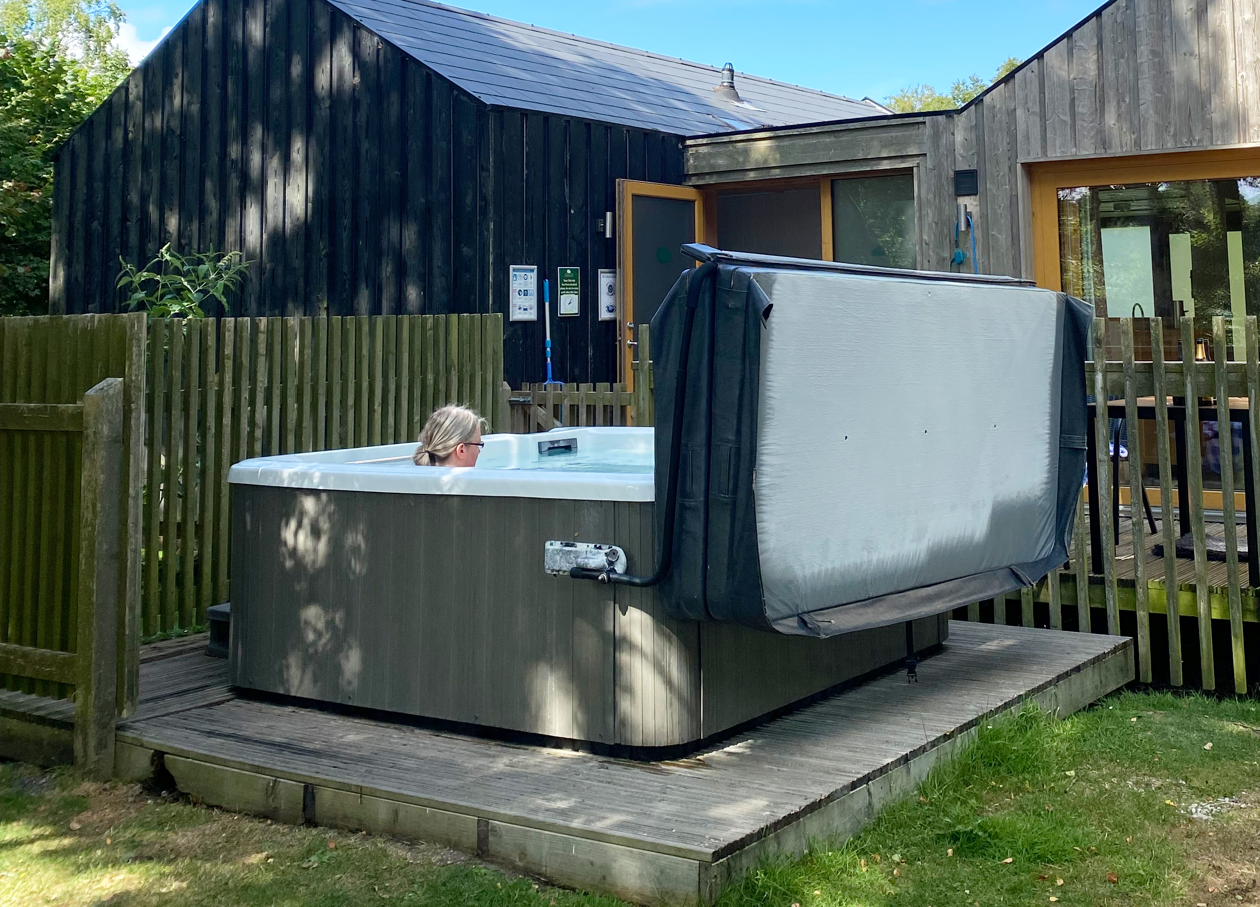 Burnbake lodges hot tub